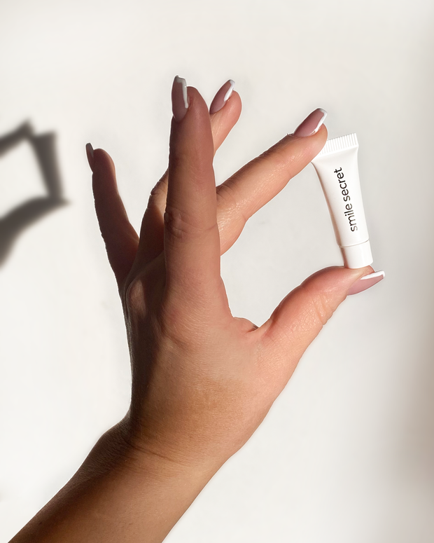 <h6>MEISTVERKAUFT</h6><h4><span style="text-decoration:underline"><strong>PAP+ Refill Whitening Gel<br/></strong></span></h4><p>Unsere Bleaching Tubes mit<strong> PAP+</strong>-Formulierung dringen tief in den Zahnschmelz ein und eliminieren selbst hartnäckige Verfärbungen bis zur Dentinschicht. Die regelmäßige Anwendung schützt zuverlässig vor neuen Flecken – für ein strahlend weißes Lächeln, das du jeden Tag neu entdeckst.</p>